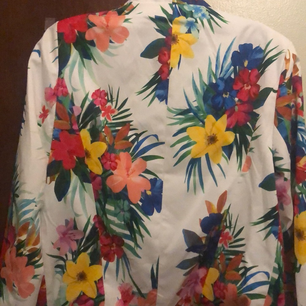 Blazer - Picture 3 of 3